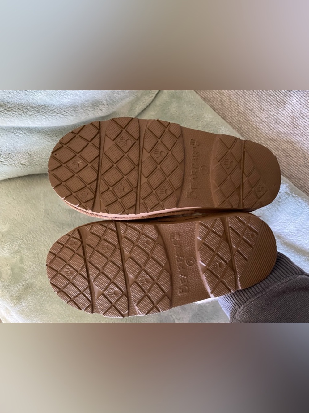 ✨Kids Bearpaw Slippers Size 2 - Picture 4 of 4